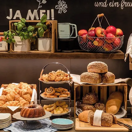 One Frankfurt Messe 3*