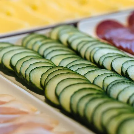 One Frankfurt Messe Hotel 3*