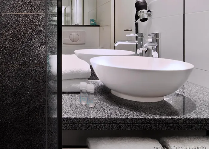 One Frankfurt Messe Hotel 3*