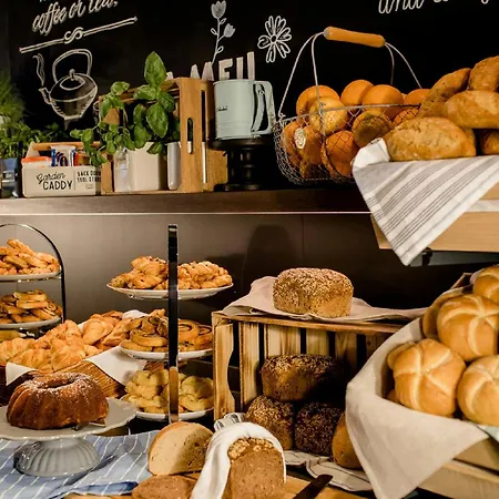 One Frankfurt Messe Hotel 3*