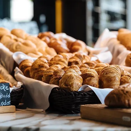 One Frankfurt Messe 3*